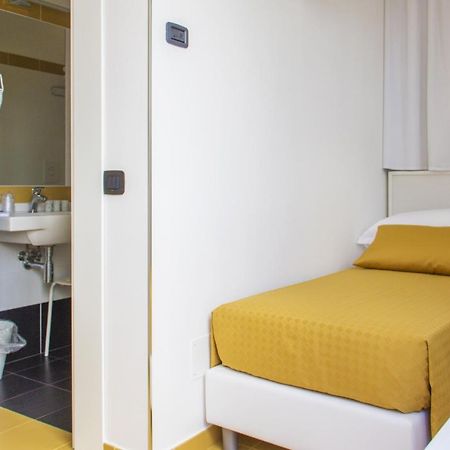 Hotel Villa Chiara 泰拉奇纳 外观 照片