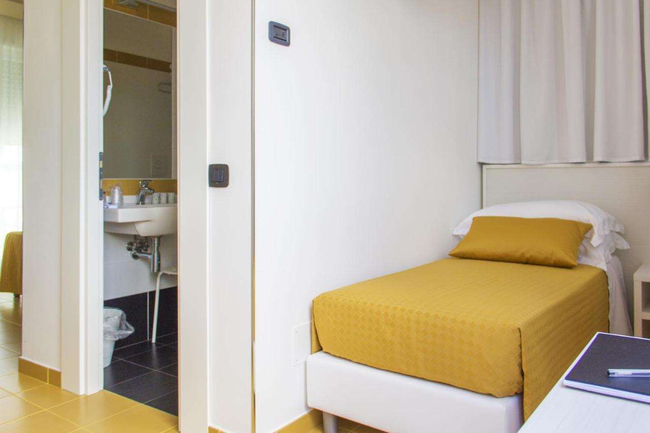 Hotel Villa Chiara 泰拉奇纳 外观 照片
