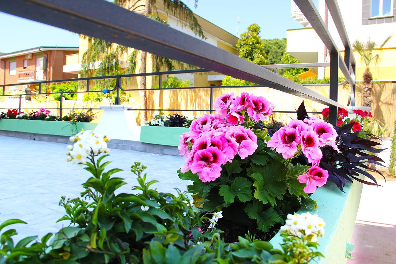 Hotel Villa Chiara 泰拉奇纳 外观 照片